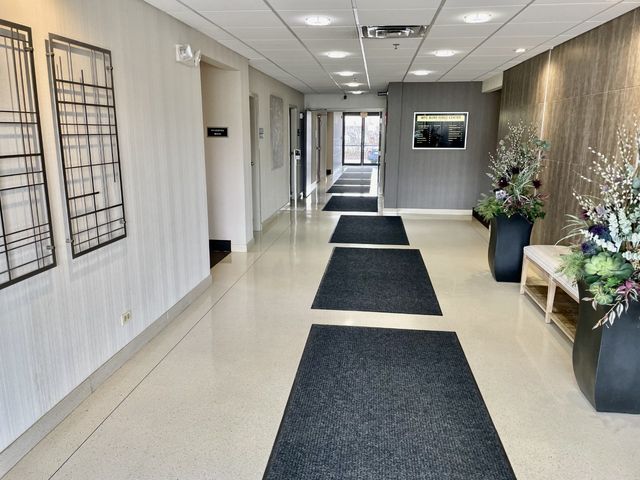 200 S Frontage Road 106, Burr Ridge, IL 60527
