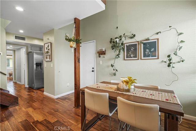 6151 Reseda Boulevard 8, Tarzana, CA 91335