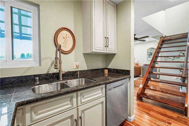 6151 Reseda Boulevard 8, Tarzana, CA 91335