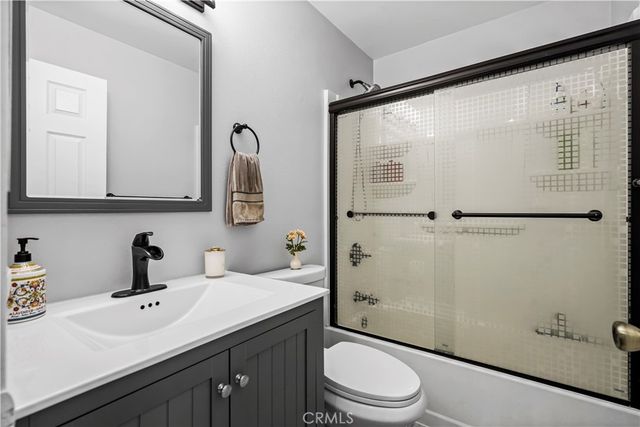 6151 Reseda Boulevard 8, Tarzana, CA 91335