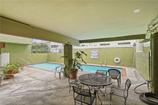 6151 Reseda Boulevard 8, Tarzana, CA 91335