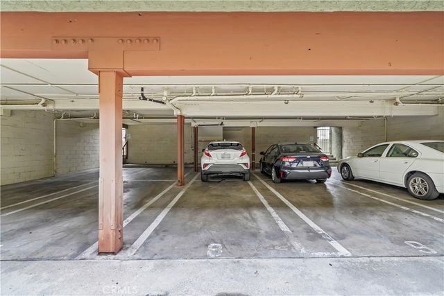 6151 Reseda Boulevard 8, Tarzana, CA 91335