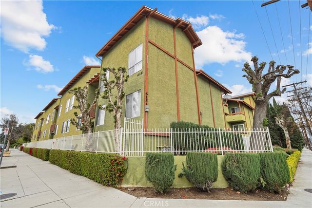 6151 Reseda Boulevard 8, Tarzana, CA 91335