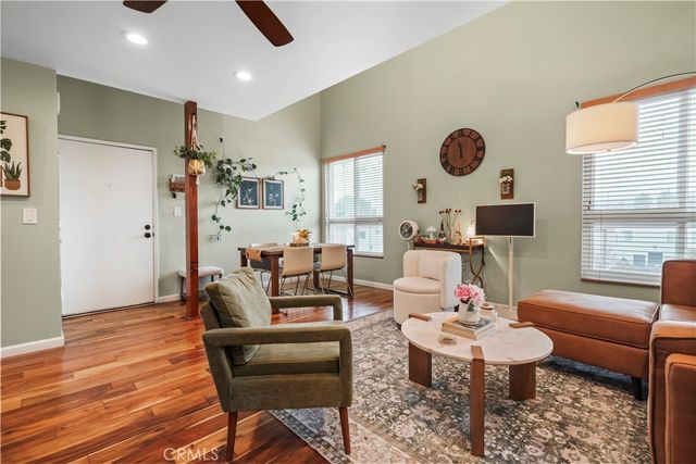 6151 Reseda Boulevard 8, Tarzana, CA 91335