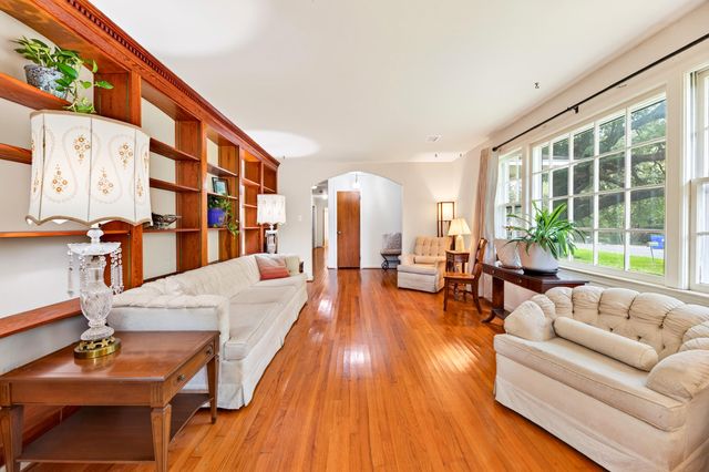 1884 Saint Julian Drive, Charleston, SC 29407