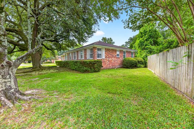 1884 Saint Julian Drive, Charleston, SC 29407