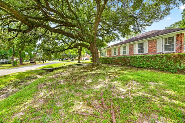 1884 Saint Julian Drive, Charleston, SC 29407