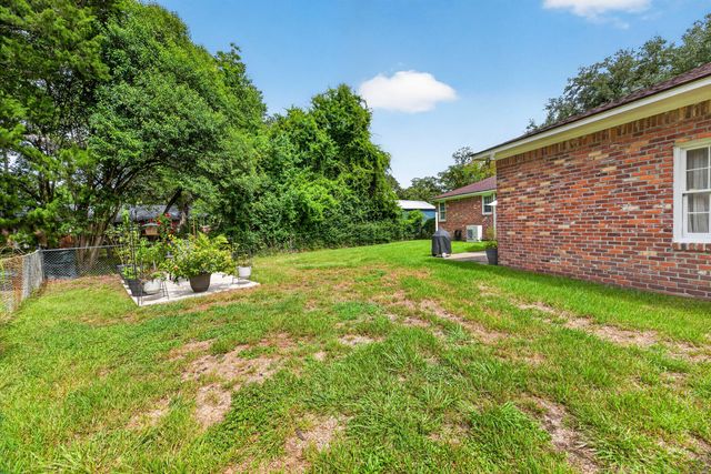 1884 Saint Julian Drive, Charleston, SC 29407