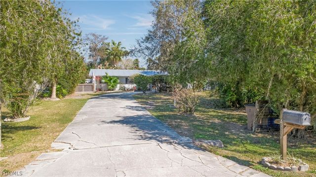 4871 Shady River LN, Fort Myers, FL 33905