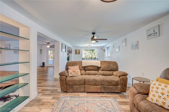 4871 Shady River LN, Fort Myers, FL 33905