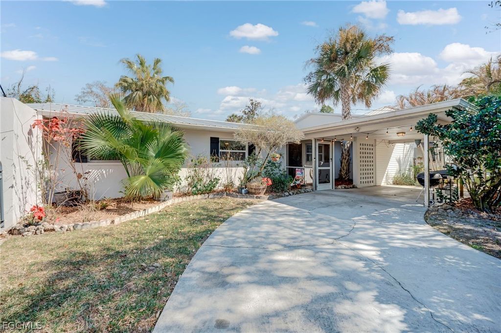 4871 Shady River LN, Fort Myers, FL 33905