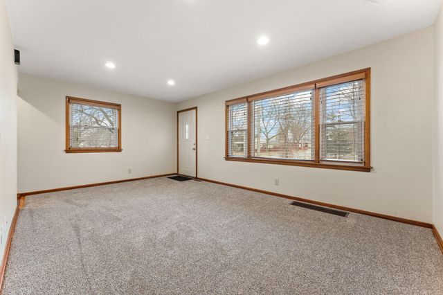 7104 Northcote Avenue, Hammond, IN 46324