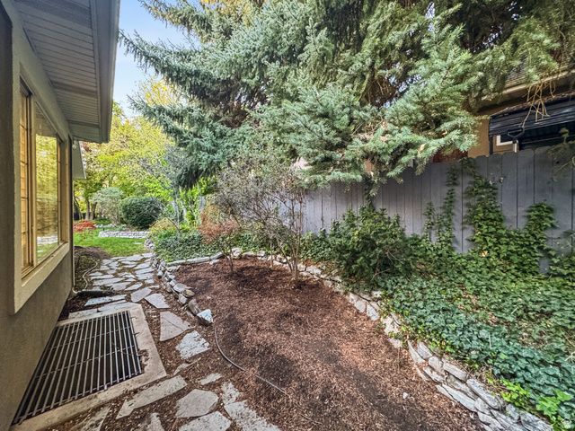 2631 E LOCKHART RD, Holladay, UT 84117