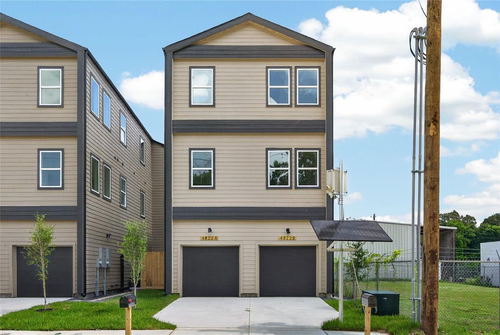 4822 Creekmont Drive A, Houston, TX 77091