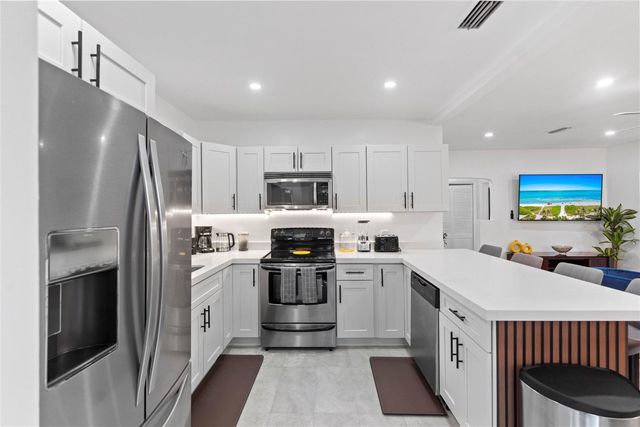 719 NE 36th Street, Oakland Park, FL 33334