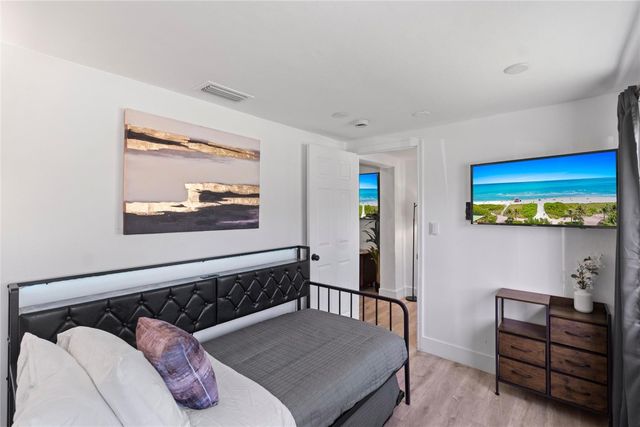 719 NE 36th Street, Oakland Park, FL 33334