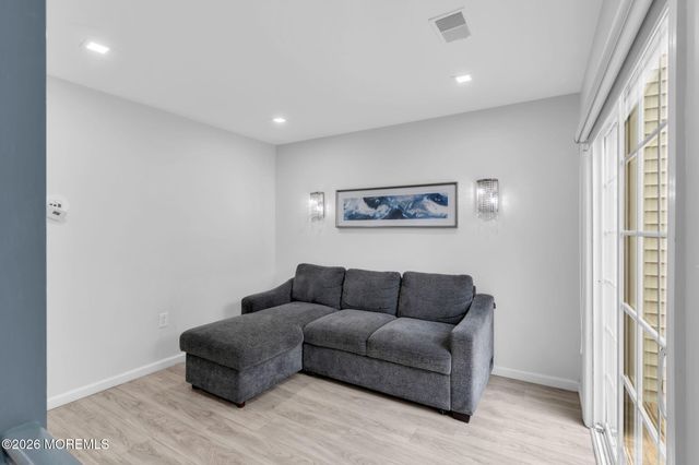 516 Woodbine Lane, Lakewood, NJ 08701