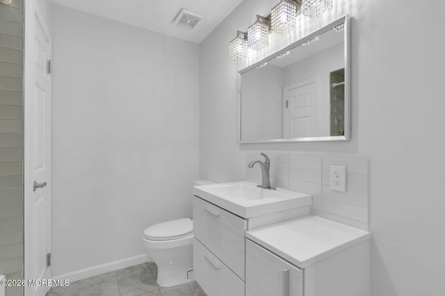 516 Woodbine Lane, Lakewood, NJ 08701