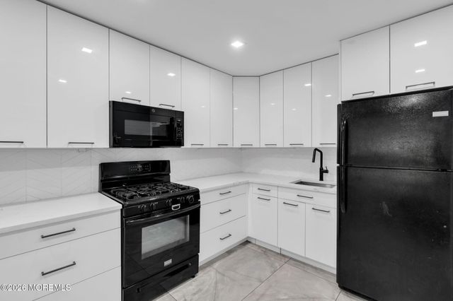 516 Woodbine Lane, Lakewood, NJ 08701