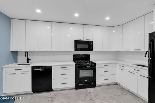 516 Woodbine Lane, Lakewood, NJ 08701