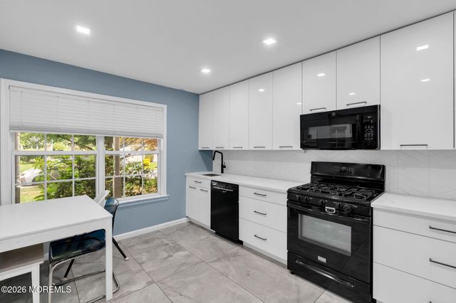 516 Woodbine Lane, Lakewood, NJ 08701