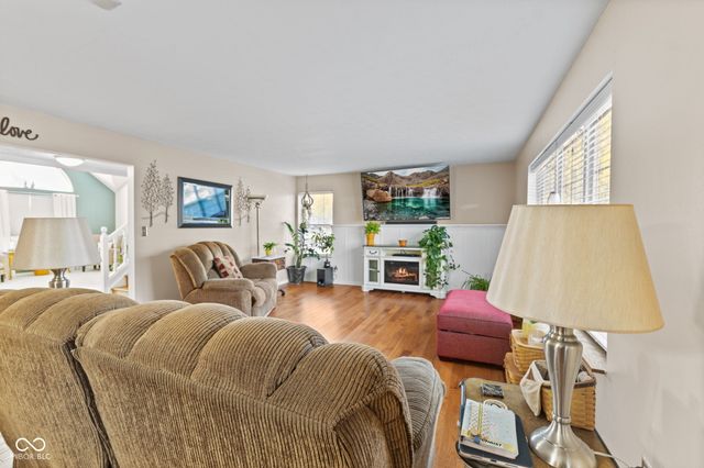 4776 Oakton Way, Greenwood, IN 46143