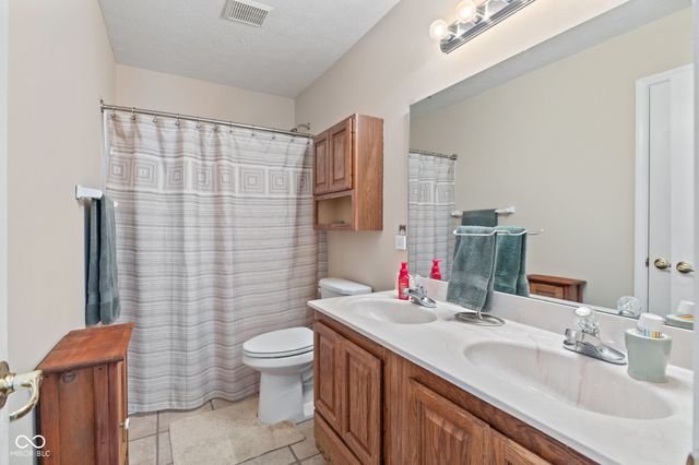 4776 Oakton Way, Greenwood, IN 46143