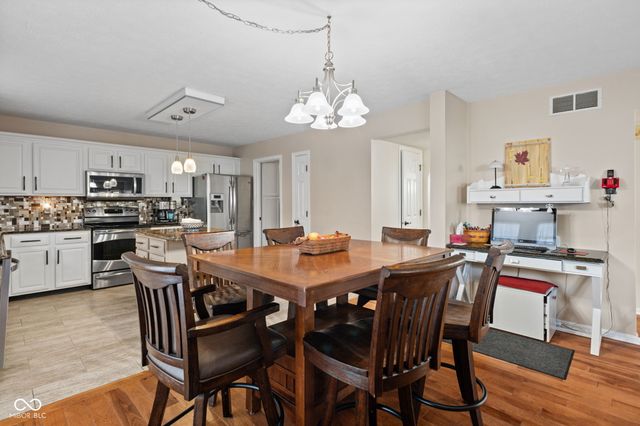 4776 Oakton Way, Greenwood, IN 46143