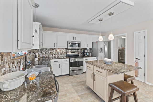 4776 Oakton Way, Greenwood, IN 46143