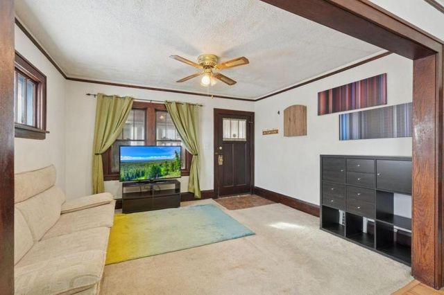 67 Sidney Street W, Saint Paul, MN 55107
