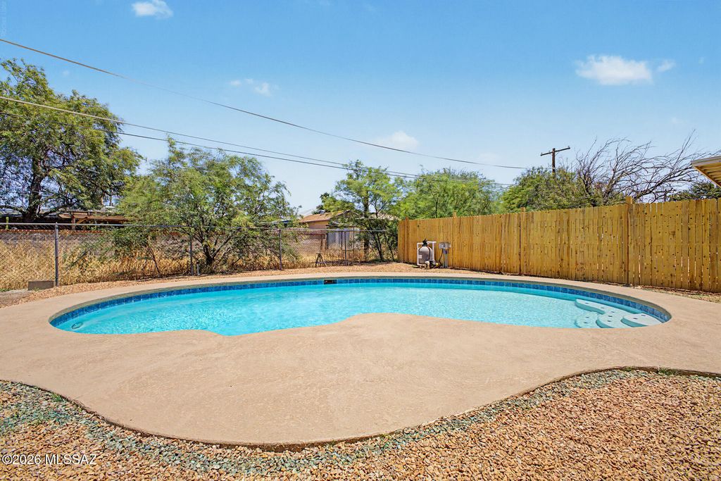2539 E Winchester Vista, Tucson, AZ 85713