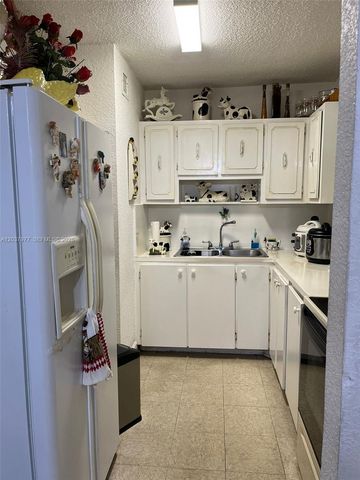 525 W 69th St 207, Hialeah, FL 33014