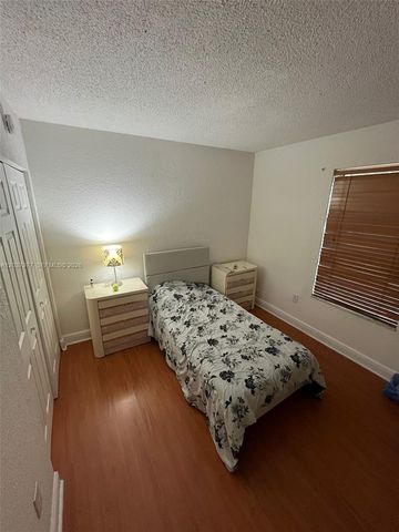 525 W 69th St 207, Hialeah, FL 33014