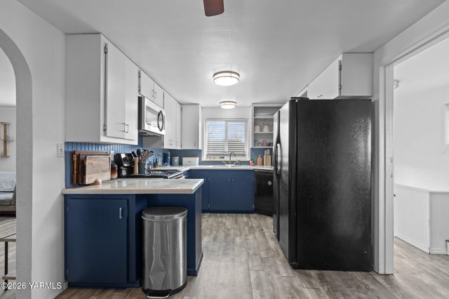 904 N 28th Ave, Yakima, WA 98902