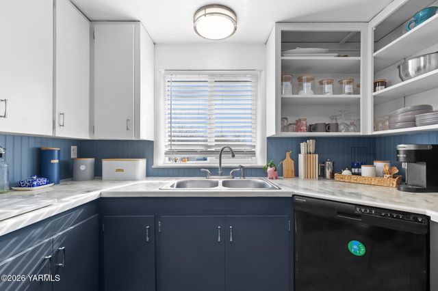 904 N 28th Ave, Yakima, WA 98902