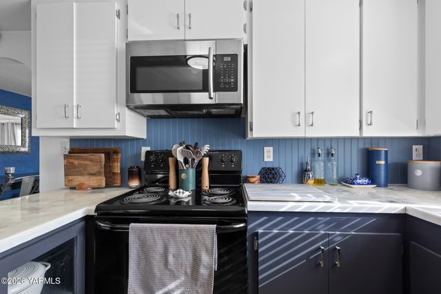 904 N 28th Ave, Yakima, WA 98902