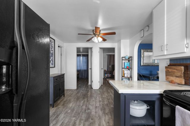 904 N 28th Ave, Yakima, WA 98902