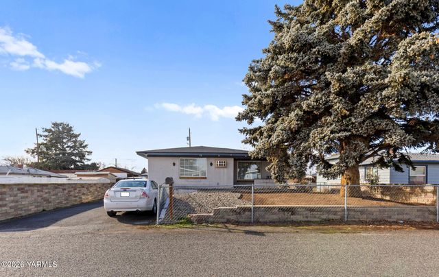 904 N 28th Ave, Yakima, WA 98902