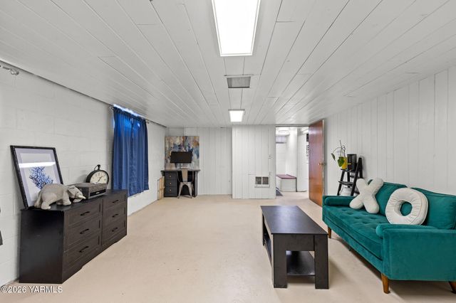 904 N 28th Ave, Yakima, WA 98902