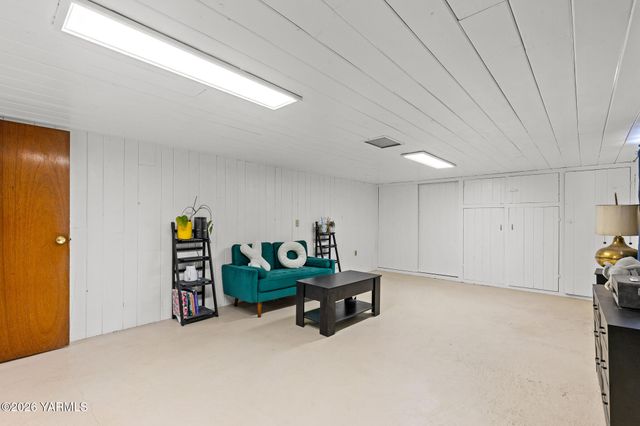 904 N 28th Ave, Yakima, WA 98902