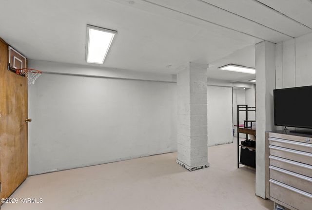 904 N 28th Ave, Yakima, WA 98902