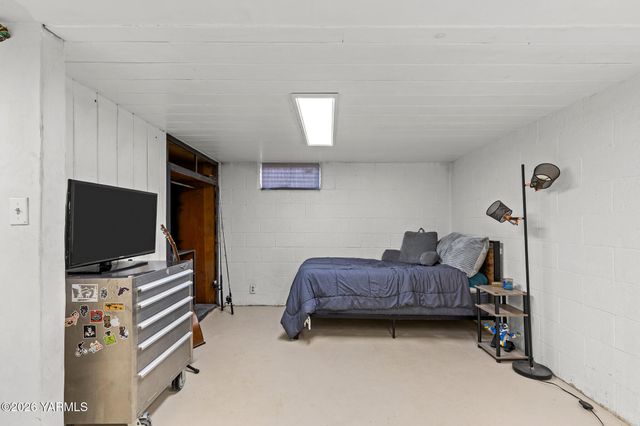 904 N 28th Ave, Yakima, WA 98902