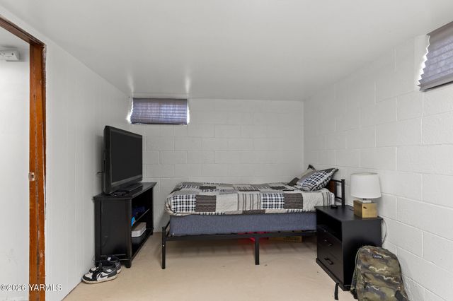 904 N 28th Ave, Yakima, WA 98902