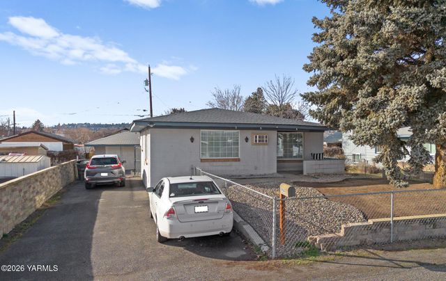 904 N 28th Ave, Yakima, WA 98902