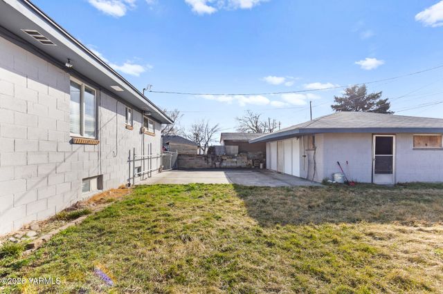 904 N 28th Ave, Yakima, WA 98902