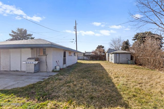 904 N 28th Ave, Yakima, WA 98902