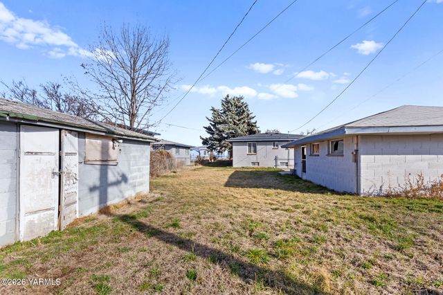 904 N 28th Ave, Yakima, WA 98902