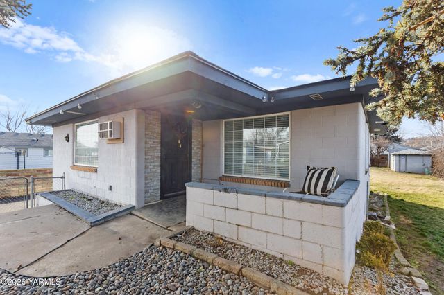 904 N 28th Ave, Yakima, WA 98902