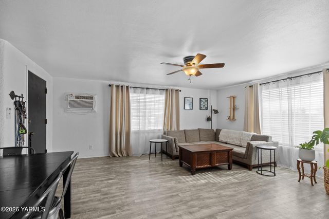 904 N 28th Ave, Yakima, WA 98902