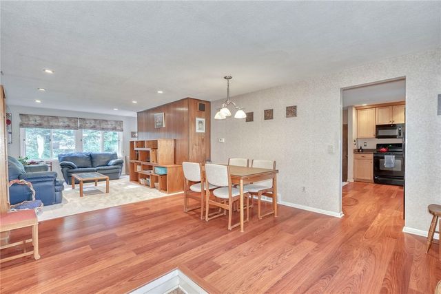 68 Kensington Court, Greece, NY 14612